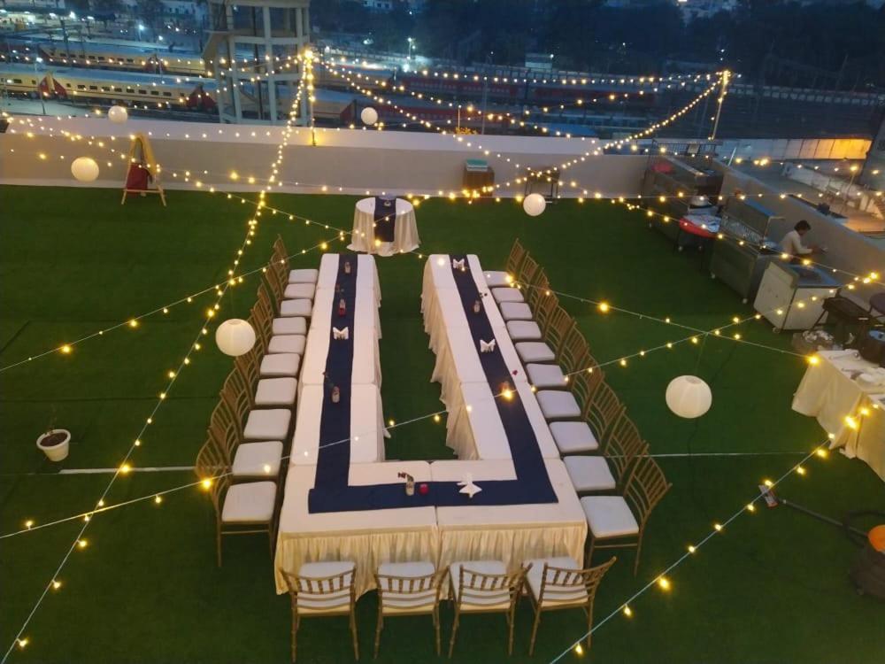 Hotel Four Element Βαρανάσι Εξωτερικό φωτογραφία