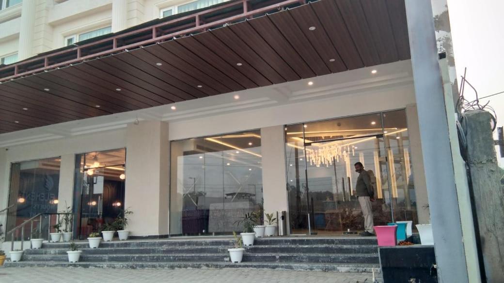 Hotel Four Element Βαρανάσι Εξωτερικό φωτογραφία