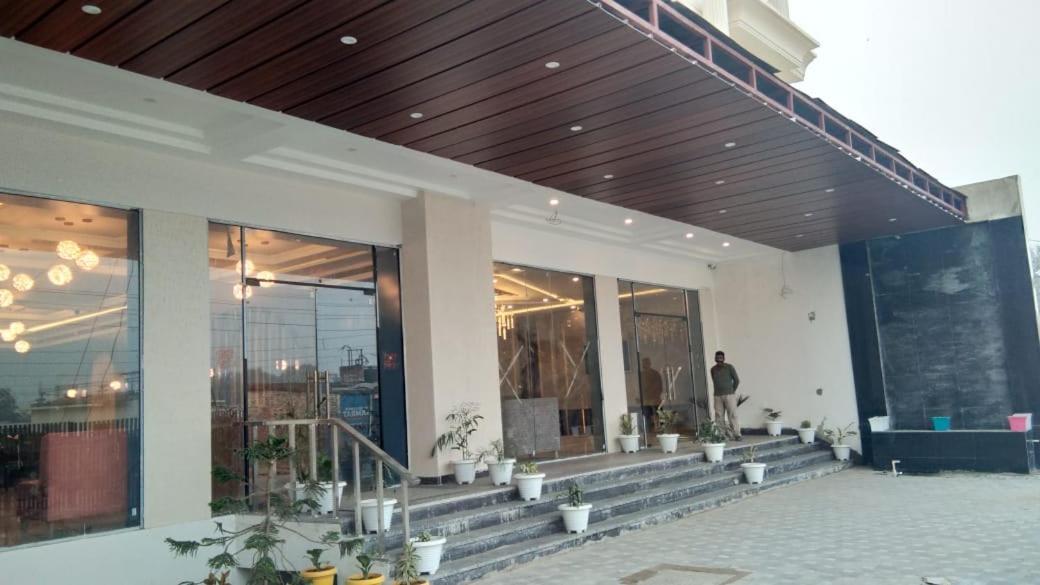 Hotel Four Element Βαρανάσι Εξωτερικό φωτογραφία