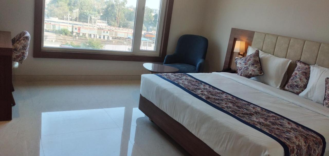 Hotel Four Element Βαρανάσι Εξωτερικό φωτογραφία