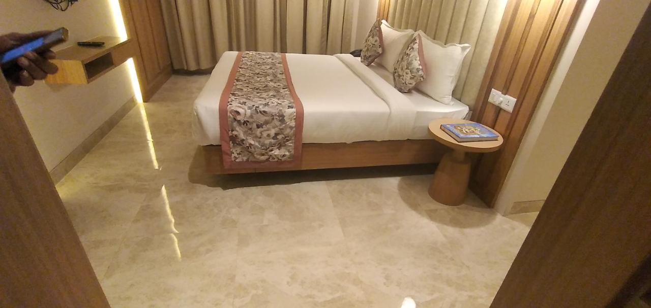 Hotel Four Element Βαρανάσι Εξωτερικό φωτογραφία