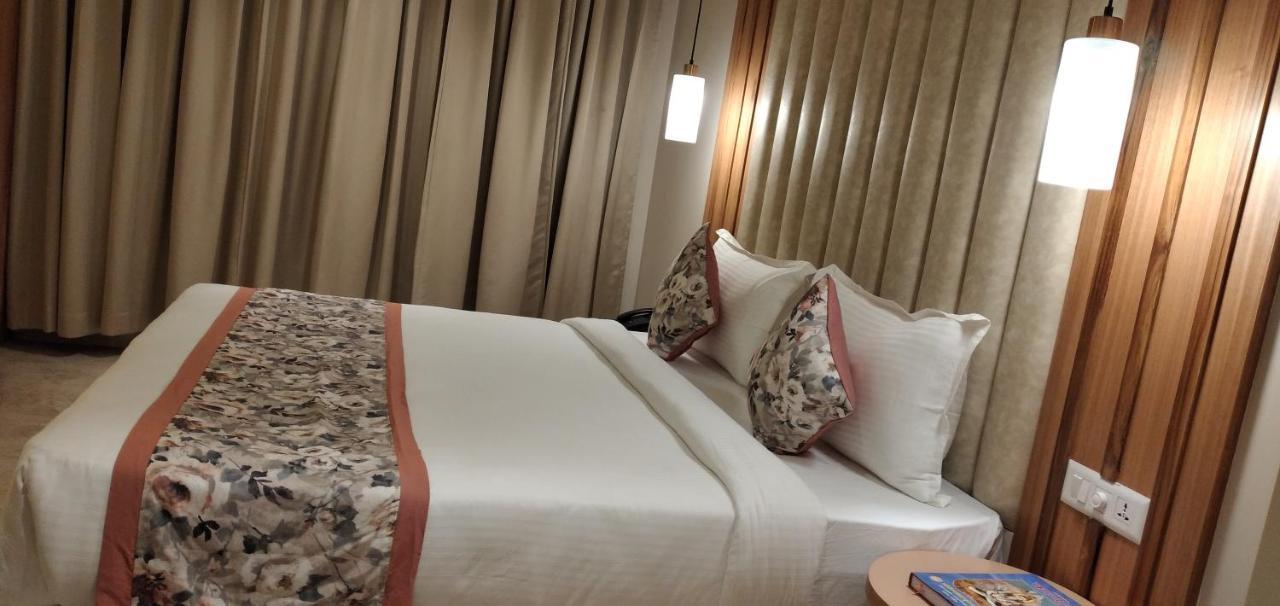 Hotel Four Element Βαρανάσι Εξωτερικό φωτογραφία