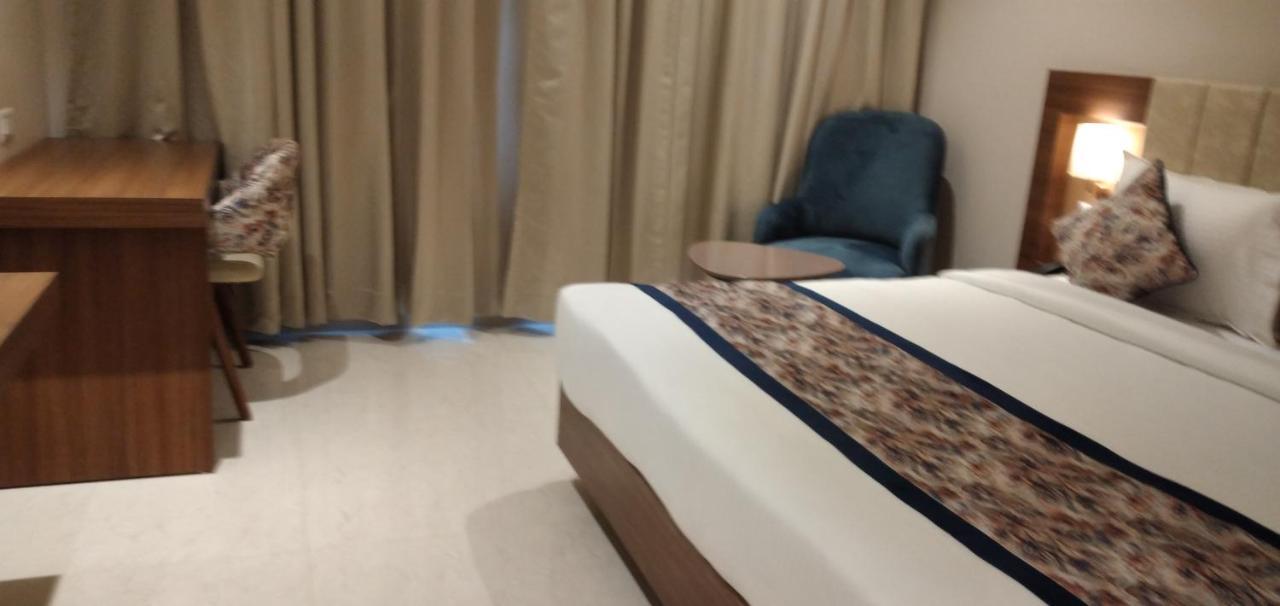 Hotel Four Element Βαρανάσι Εξωτερικό φωτογραφία