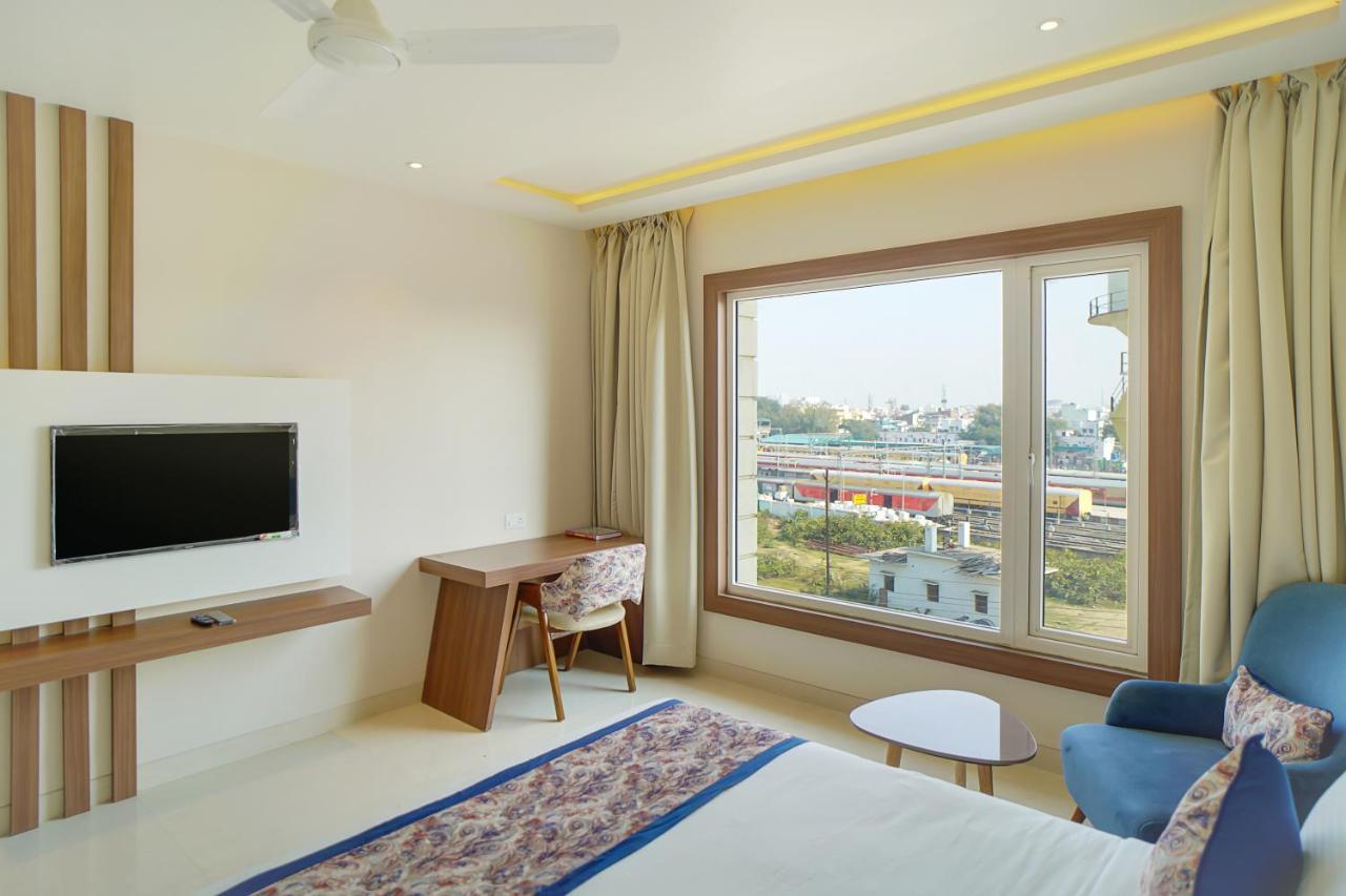 Hotel Four Element Βαρανάσι Εξωτερικό φωτογραφία