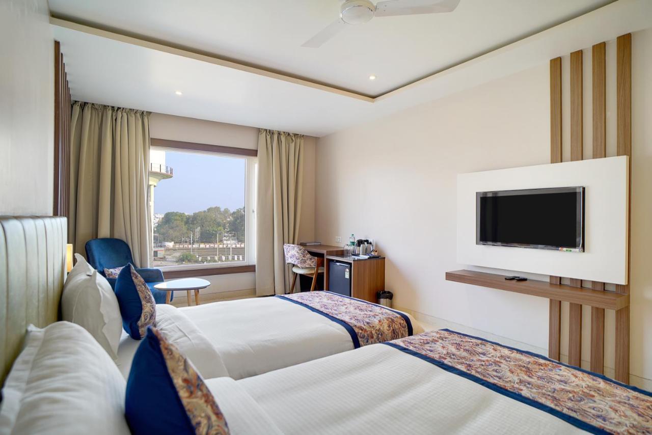 Hotel Four Element Βαρανάσι Εξωτερικό φωτογραφία