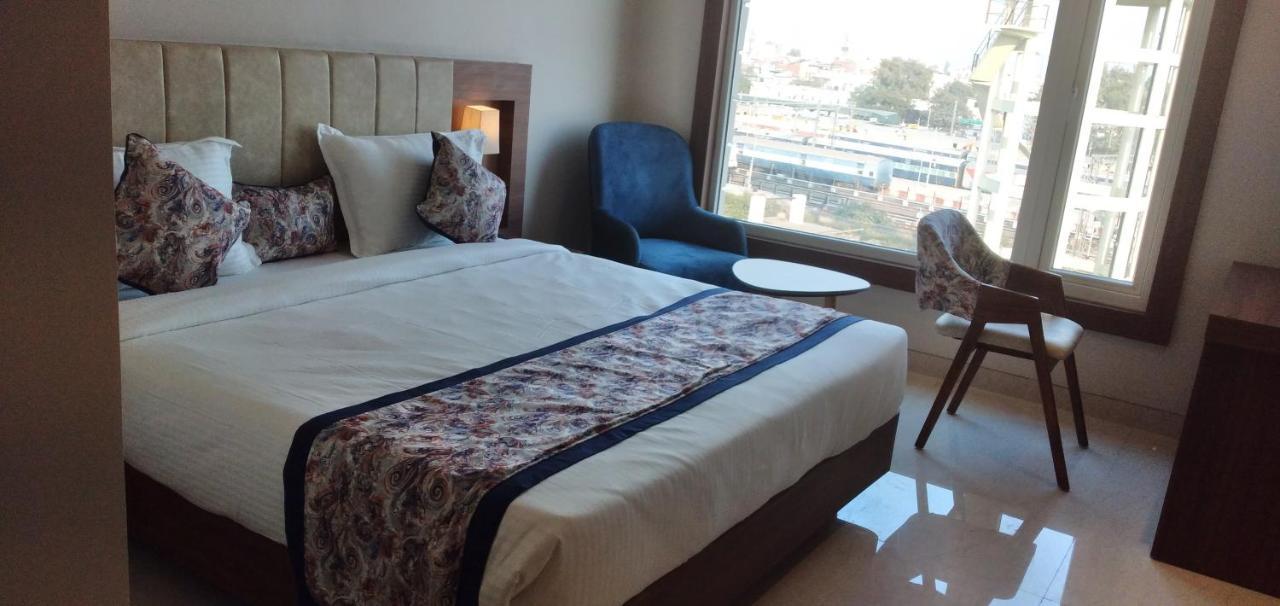 Hotel Four Element Βαρανάσι Εξωτερικό φωτογραφία