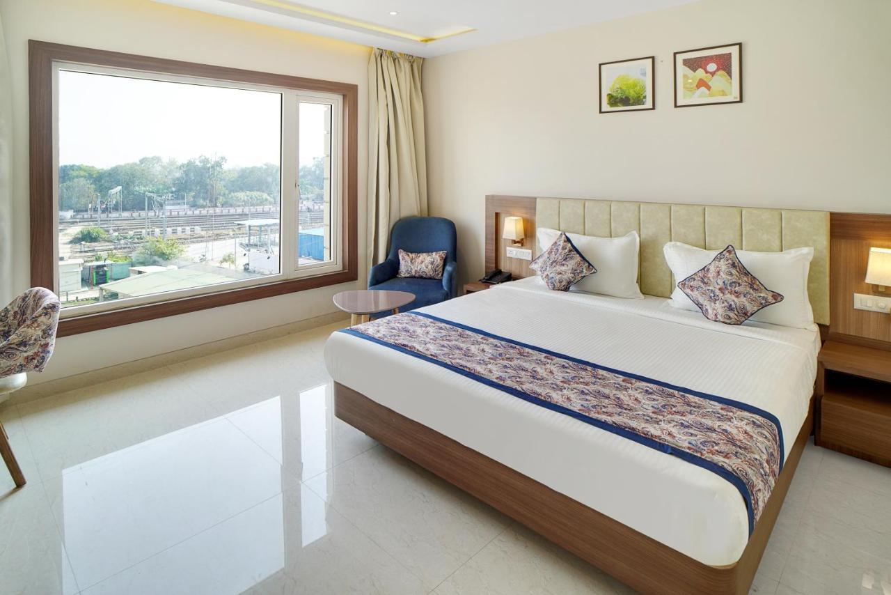Hotel Four Element Βαρανάσι Εξωτερικό φωτογραφία