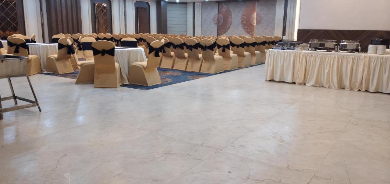 Hotel Four Element Βαρανάσι Εξωτερικό φωτογραφία